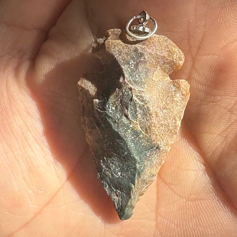Chert Arrowhead Pendant - Picture 2 of 4